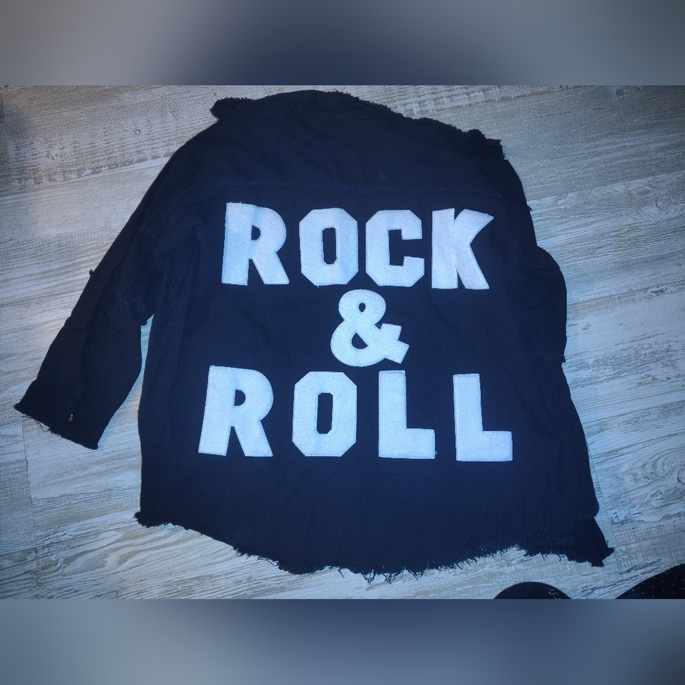 Raw-Edge Black Button-Front Denim Jacket - Unbranded